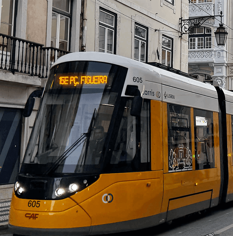 ヨーロッパ最西端の港町「リスボン」は潮風香る坂道の街。黄色い路面電車が走る美しい街にもデザインTシャツがありました!